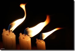 Candles_flame_in_the_wind-other